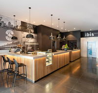 Hotel Ibis World Square - Accommodation Rockhampton