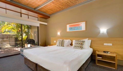 Nautilus Beachfront Villas & Spa - Accommodation Rockhampton 1