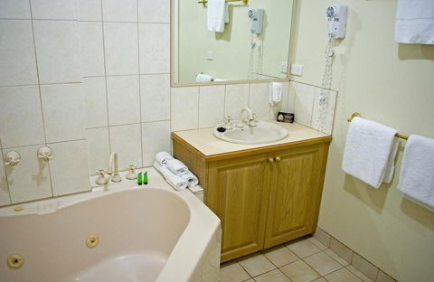Admiralty Inn - Accommodation Rockhampton 2
