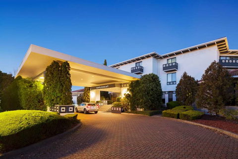 Ramada By Wyndham Diplomat Canberra - Accommodation Rockhampton 0