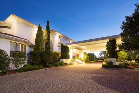 Ramada By Wyndham Diplomat Canberra - Accommodation Rockhampton 1