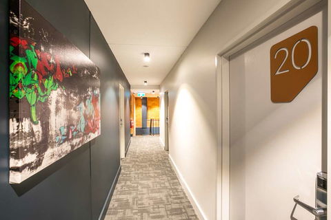 Chardons Corner Hotel - Accommodation Rockhampton 0