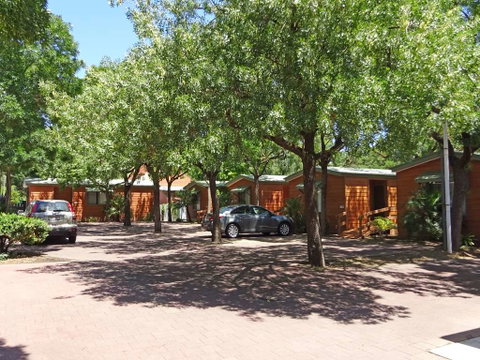 Adelaide Caravan Park - Accommodation Rockhampton 2