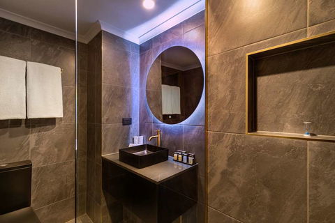 Batman's Hill on Collins - Accommodation Rockhampton 2