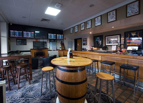 Nightcap Rose & Crown Hotel - Accommodation Rockhampton 2