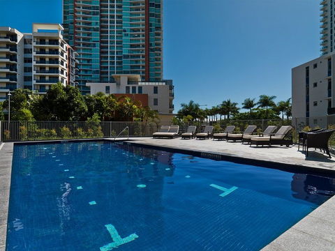 Meriton Suites Southport - Accommodation Rockhampton 2