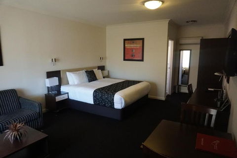 Charles Sturt Suites - Accommodation Rockhampton 0