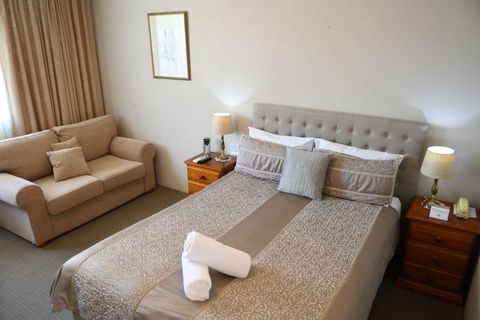 Cotswold Gardens - Accommodation Rockhampton 1
