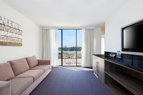 Holiday Inn Warwick Farm - Accommodation Rockhampton 11