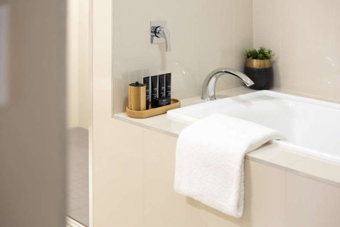 H on Smith Hotel - Accommodation Rockhampton 3