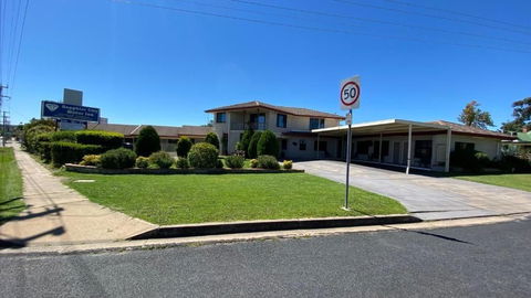 Sapphire City Motor Inn - Accommodation Rockhampton 1