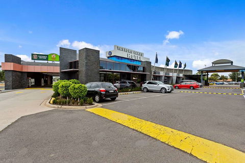 Quality Inn Taylors Lakes Motel - Accommodation Rockhampton 2