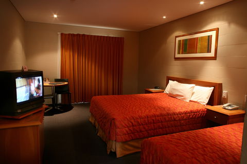 Outback Hotel & Lodge - Accommodation Rockhampton 2
