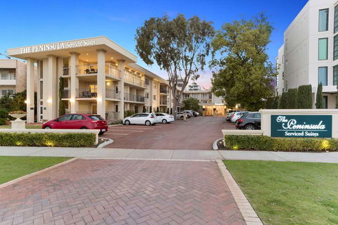 The Peninsula Riverside Apartments - Accommodation Rockhampton 0