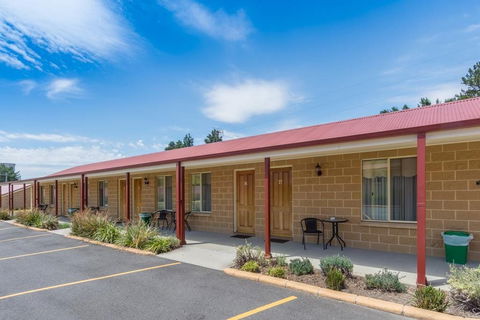 Black Gold Country Cabins And Motel - Accommodation Rockhampton 0