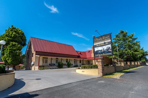 Black Gold Country Cabins And Motel - Accommodation Rockhampton 1