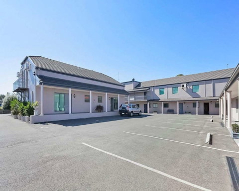 Quality Inn & Suites Menzies - Accommodation Rockhampton 2