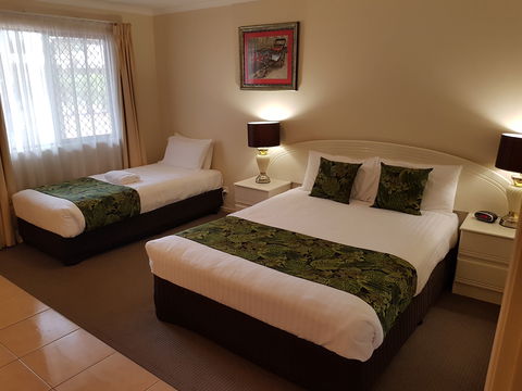 The Palms Motel, Chinchilla - Accommodation Rockhampton 0