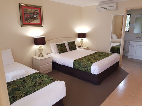 The Palms Motel, Chinchilla - Accommodation Rockhampton 1