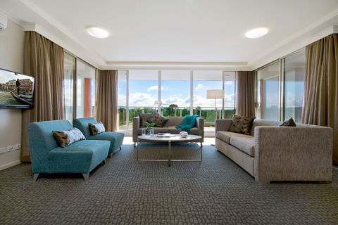 Pacific Suites Canberra - Accommodation Rockhampton 1
