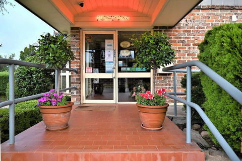 Grand Country Lodge - Accommodation Rockhampton 0