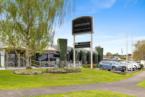 Commodore On The Park - Accommodation Rockhampton 0