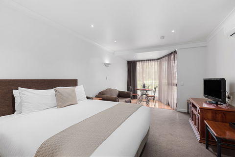 Commodore On The Park - Accommodation Rockhampton 1