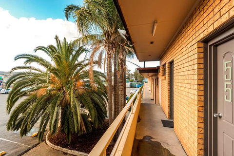 Boomerang Hotel - Accommodation Rockhampton 2