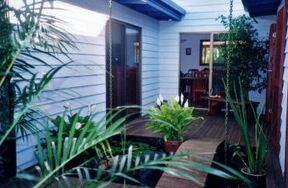 Hillcrest Mountain View Retreat - Accommodation Rockhampton 0