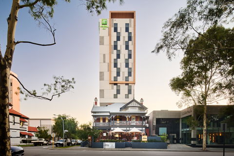 Holiday Inn West Perth - Accommodation Rockhampton 1