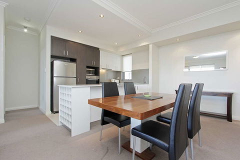 Zappeion Apartments - Accommodation Rockhampton 1