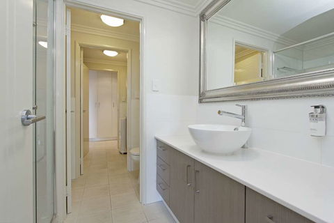 Zappeion Apartments - Accommodation Rockhampton 2