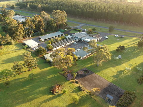 William Macintosh Motor Lodge - Accommodation Rockhampton 0
