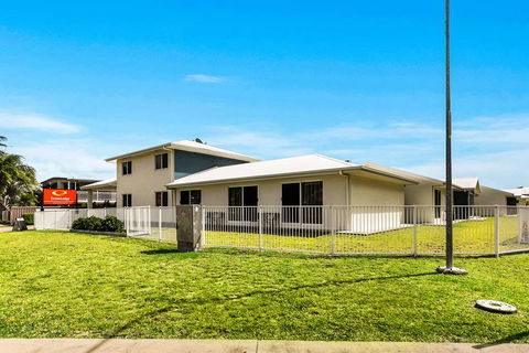 Econo Lodge Beachside - Accommodation Rockhampton 0