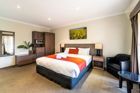 Parkes International - Accommodation Rockhampton 1