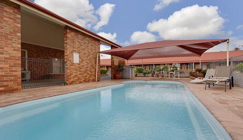 Parkes International - Accommodation Rockhampton 2