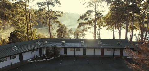 The Fox & Hounds Inn - Accommodation Rockhampton 0
