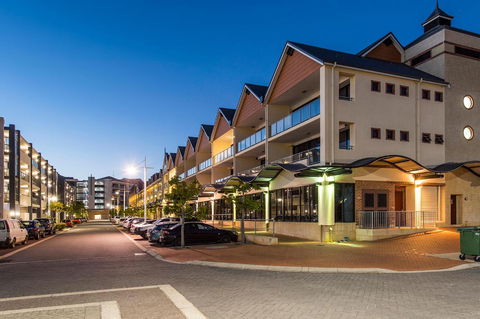 Dolphin Quay Apartment Hotel - Accommodation Rockhampton 1
