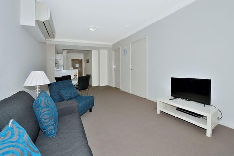 Dolphin Quay Apartment Hotel - Accommodation Rockhampton 2