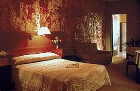 Desert Cave Hotel - Accommodation Rockhampton 2