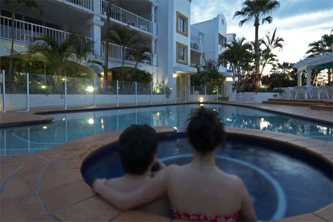 Santorini Holiday Apartments - Accommodation Rockhampton 0