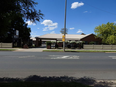 Wine Village Motor Inn - Accommodation Rockhampton 2