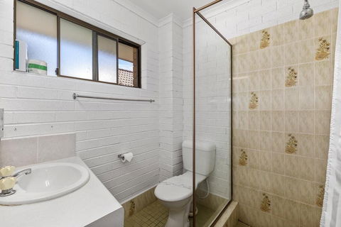 Coastal Bay Motel - Accommodation Rockhampton 1