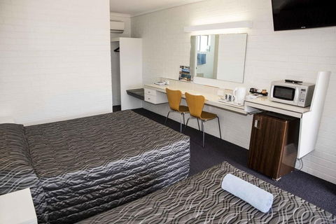 Coastal Bay Motel - Accommodation Rockhampton 2