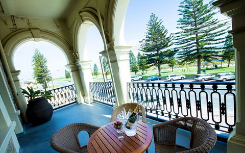 Largs Pier Hotel - Accommodation Rockhampton 2