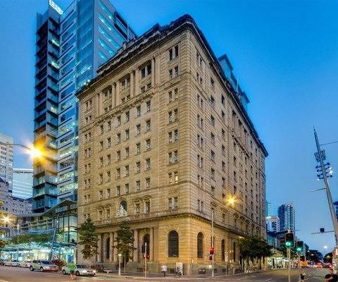 MacArthur Chambers - Accommodation Rockhampton 0