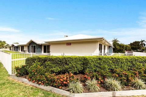 Econo Lodge Beachside - Accommodation Rockhampton 1