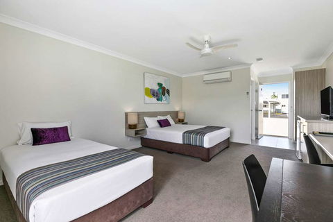 Econo Lodge Beachside - Accommodation Rockhampton 11