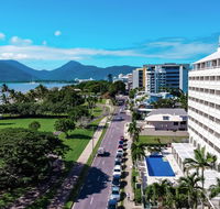 Holiday Inn Cairns Harbourside - Accommodation Rockhampton