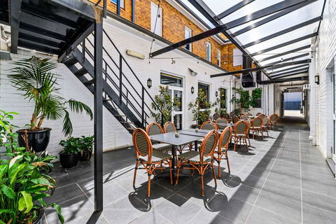 CH Boutique Hotel - Accommodation Rockhampton 2
